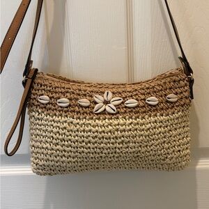 Stylish Tan and Cream Woven Shoulder Bag
With Seashell Decorations